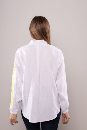 ウクライナ刺繍ヴィシヴァンカ　小麦 クロスステッチ　手刺繍　シャツ　麻　レディース・フリーサイズ