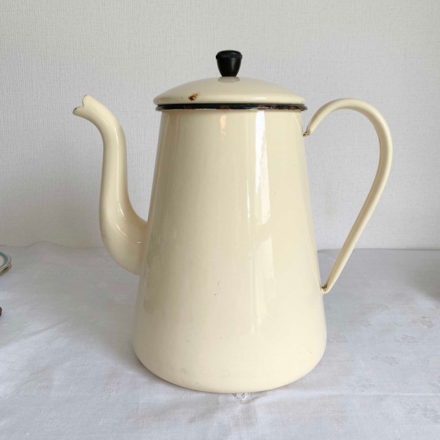 大きなホーローポット ベージュ アウトドア 花器としても  12kwbs4