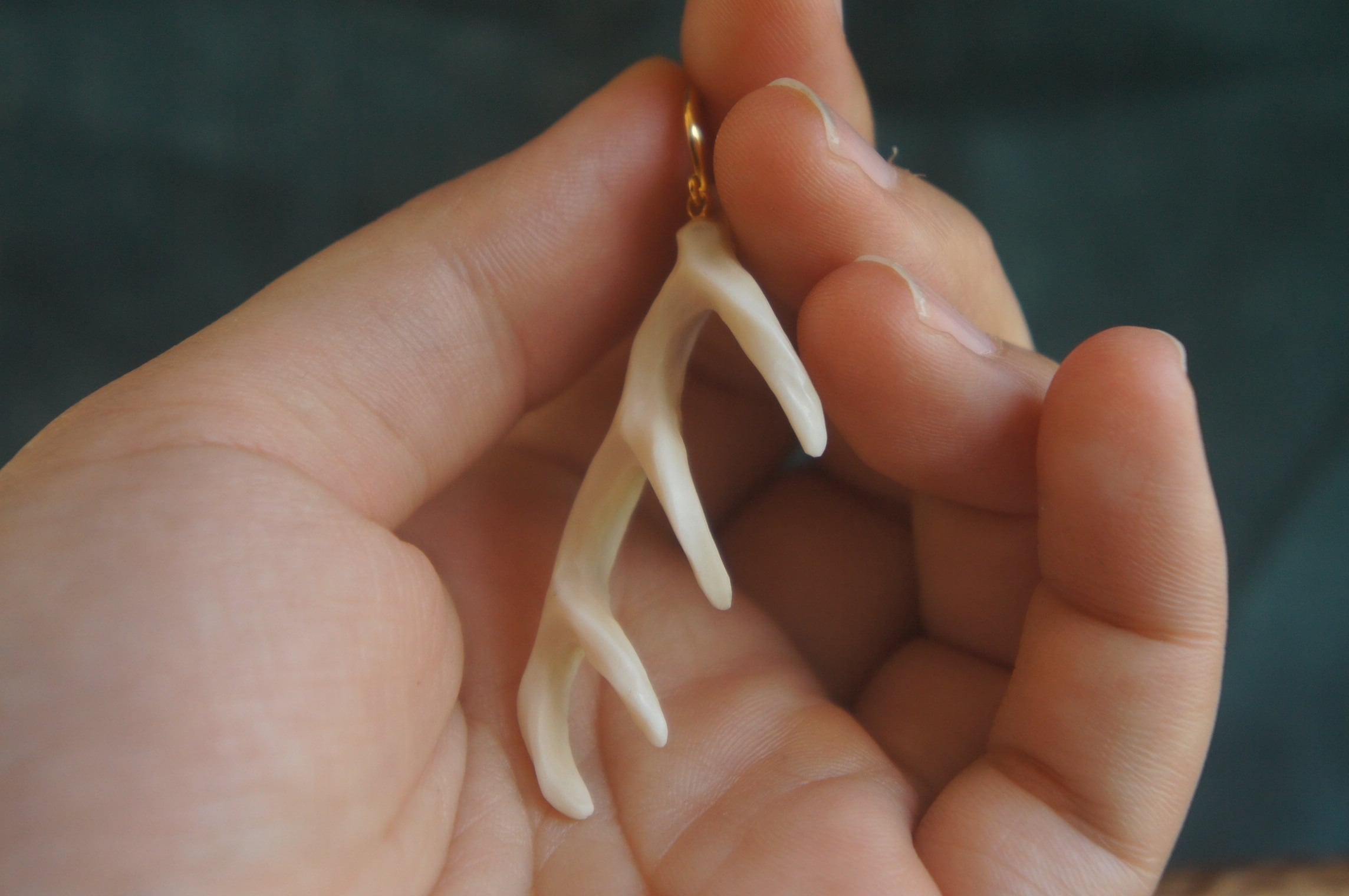 鹿角彫刻「鹿角」ピアス 三段角・ツルツル | deer bone 