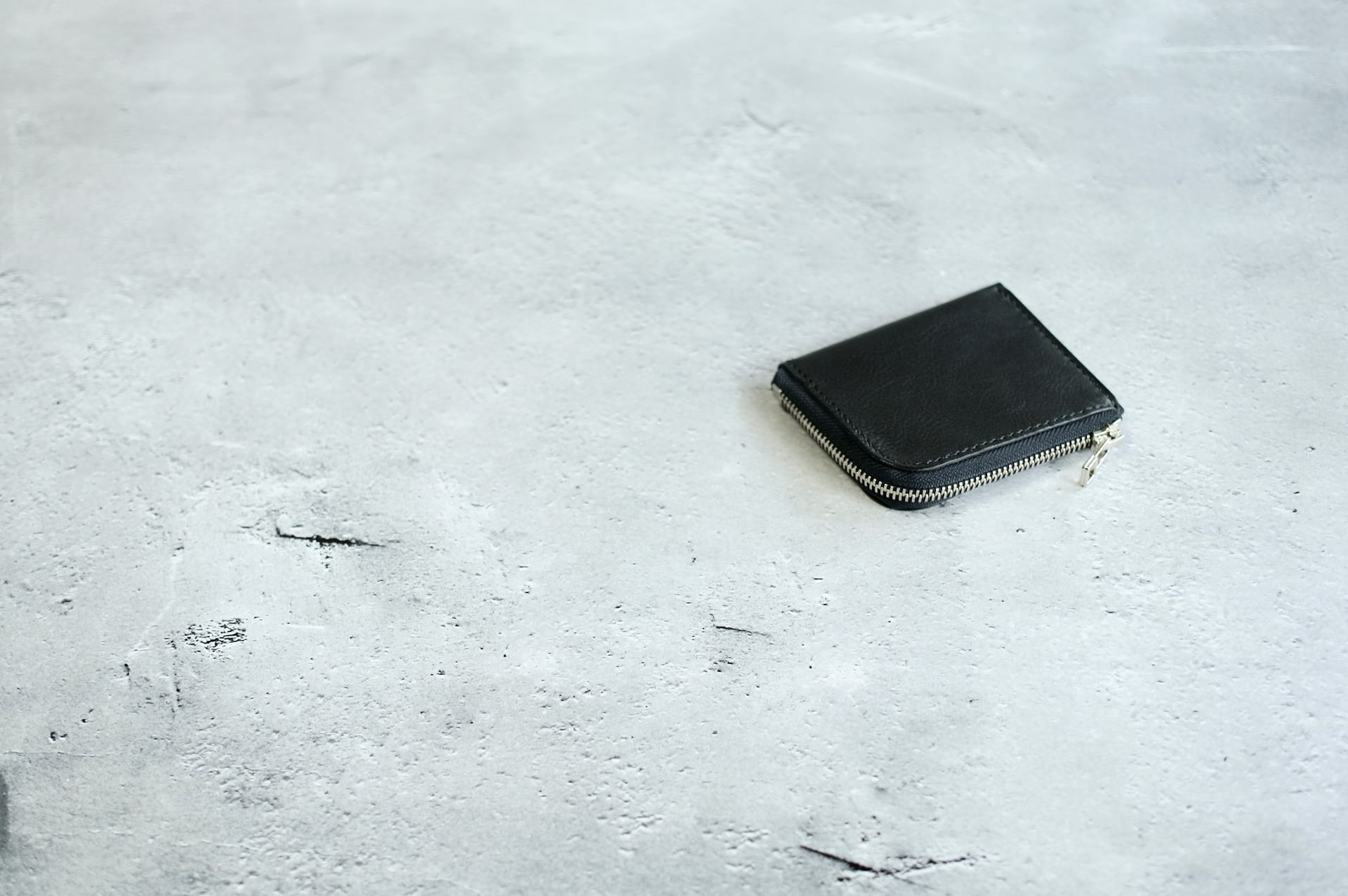 TB ZIP WALLET 02 GLOSSY BLACK | qan:savi