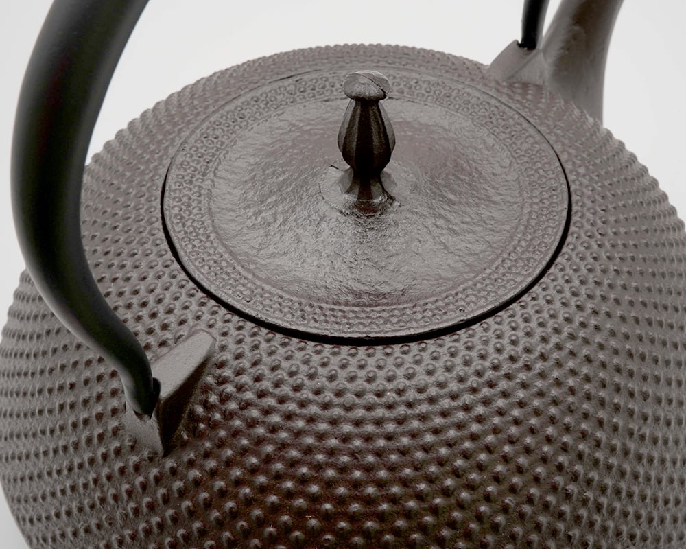 鉄瓶 平形アラレ（ひねりづる）茶 IH対応 | 砺波商店