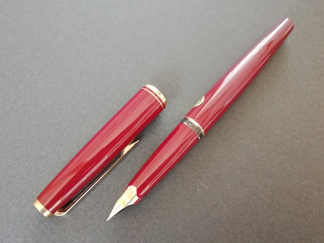 '70s　モンブラン ２２１ ボルドー　MONTBLANC 221　（極細字）　14K　　　　　01983