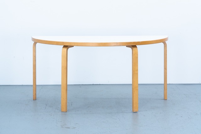 Alvar Aalto | Semicircular Table White Laminate