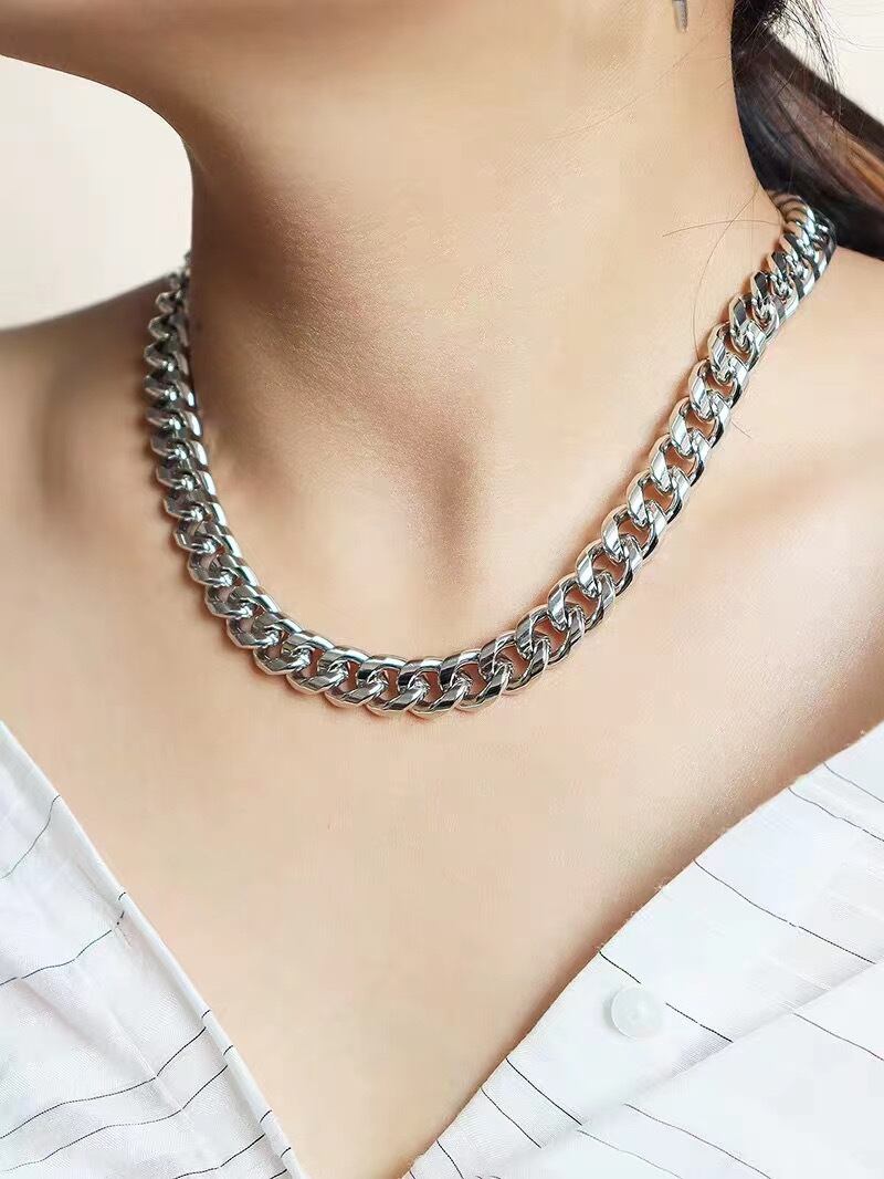 チェーンネックレス