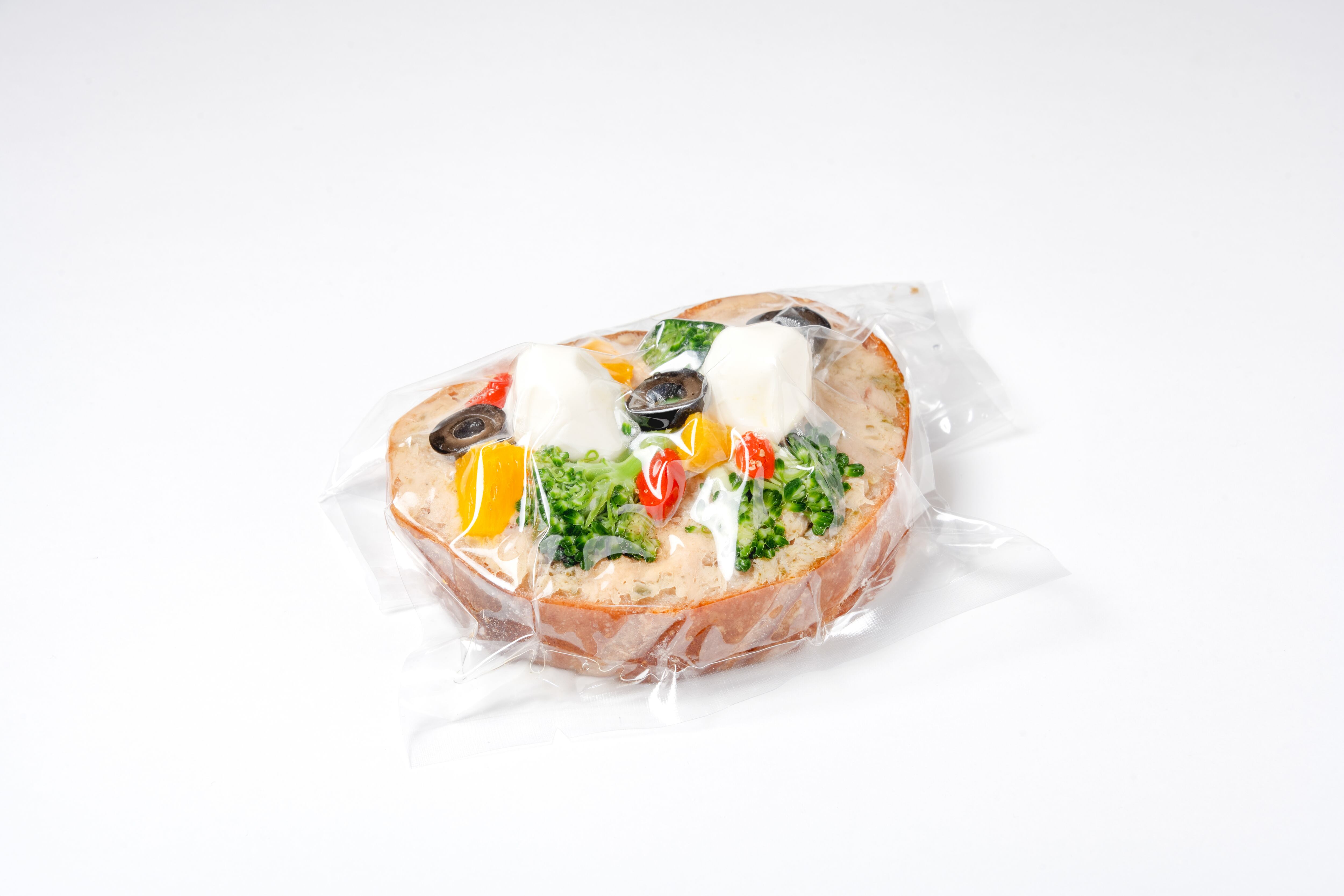 横綱サンド（ツナとモッツアレラチーズのオープンサンド