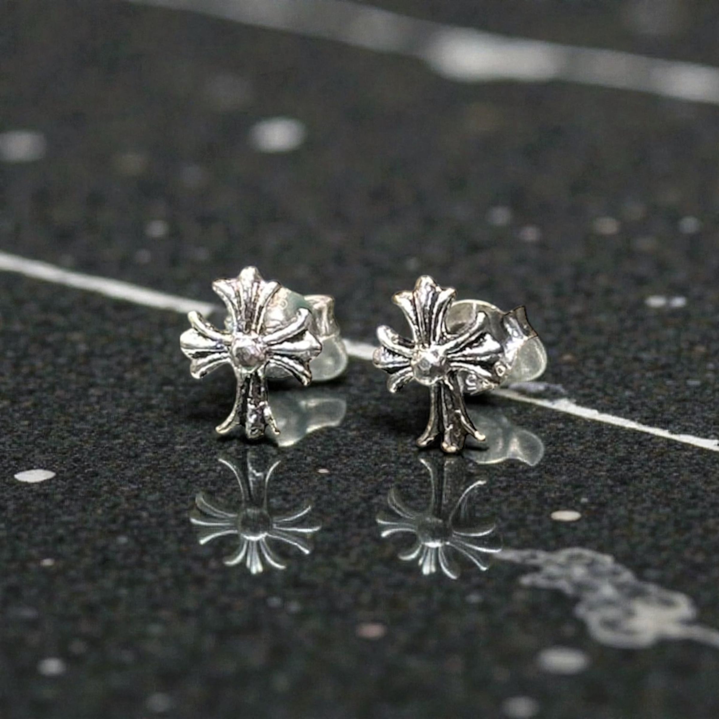 k18ピアス 6mm 片耳 k18 18金 k18刻印有り CZダイヤ ゴールド 送料無料 k18ピアス 6mm CZダイヤ k18 18金ピアス k18刻印有り 片耳
