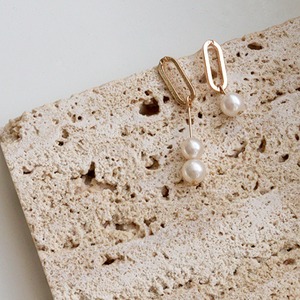 アシンメトリーデザインパールピアス W10369