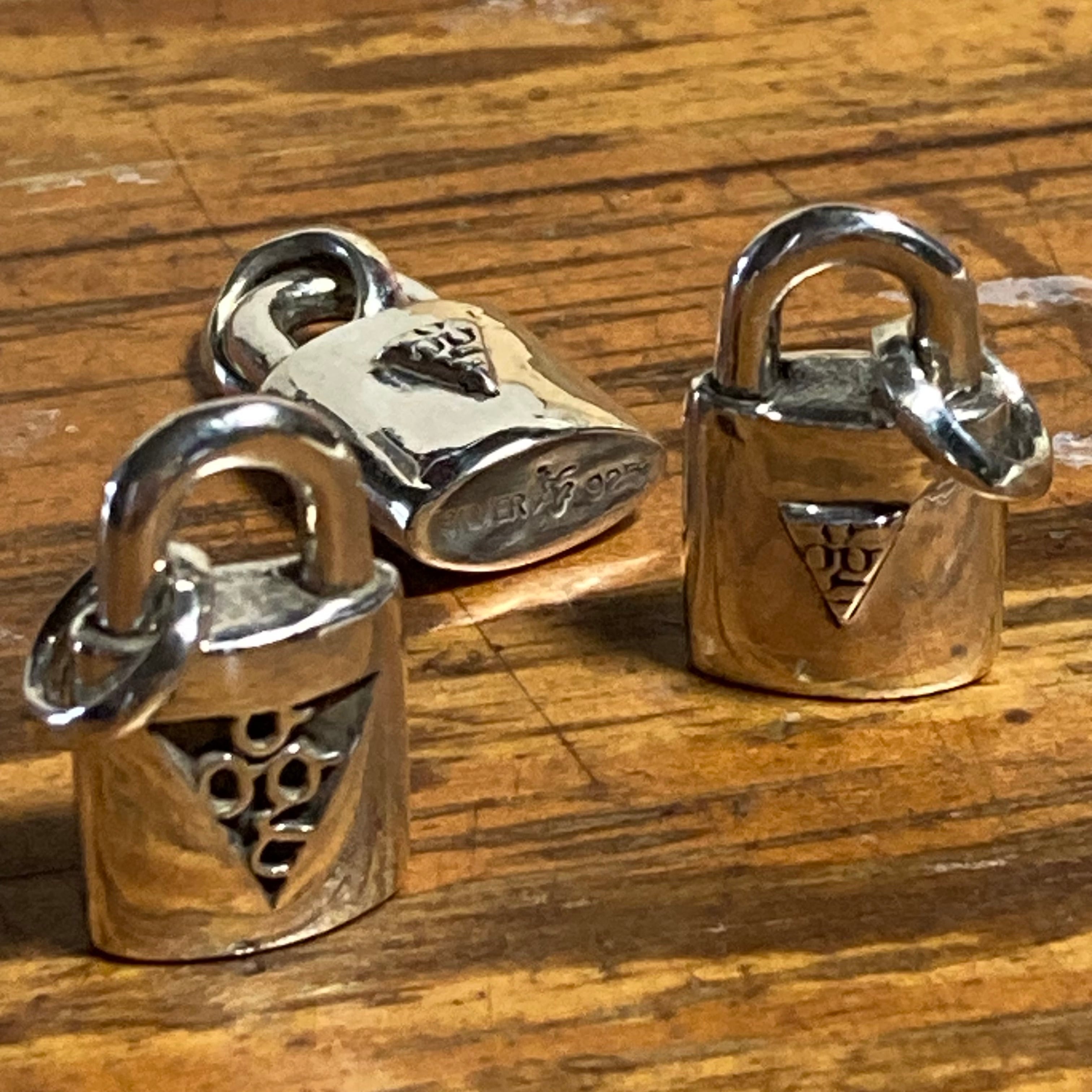 gibkiy gibkiy gibkiy 初期ペンダントトップ gibkiy padlock pendant top | シルバーアクセサリー i.s.t.