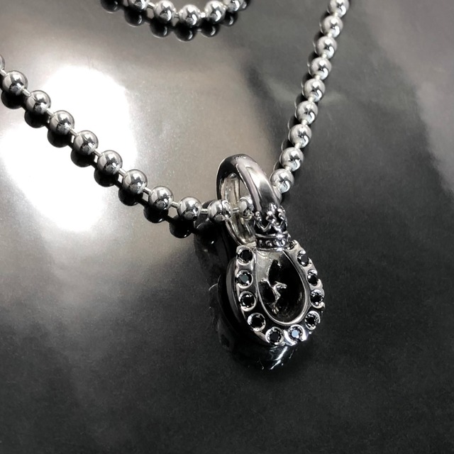 HORSESHOE : C with BLACK DIAMOND PENDANT / ホースシュークラウン・ブラックダイヤモンドペンダント