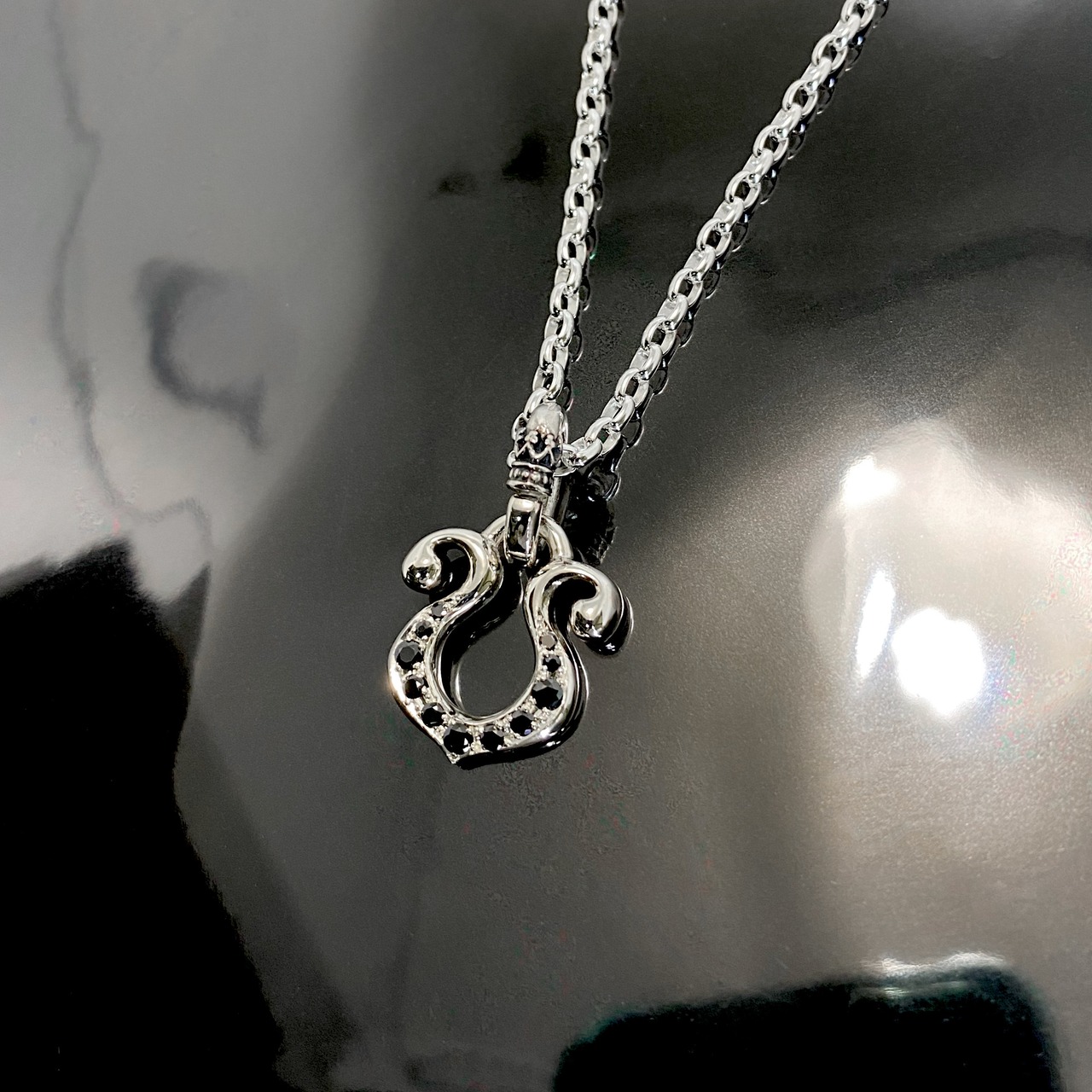 RHYTHMIC HORSESHOE with BLACK DIAMOND NECKLACE / リズミックホースシュー・ブラックダイヤモンドネックレス
