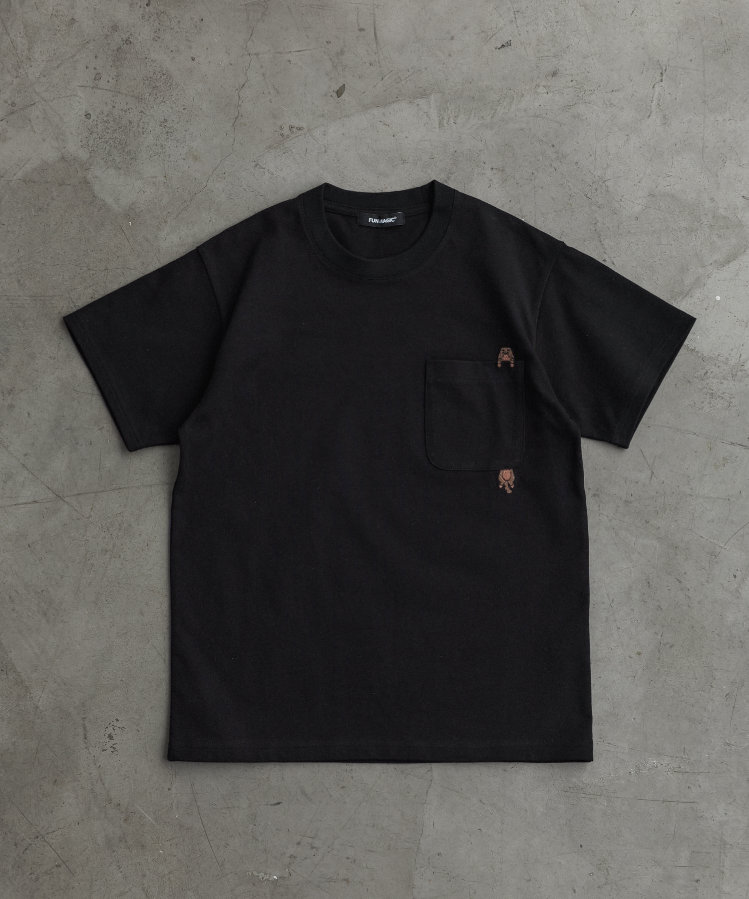 PREMIUM WAVE EMBROIDERY POCKET TEE BLACK