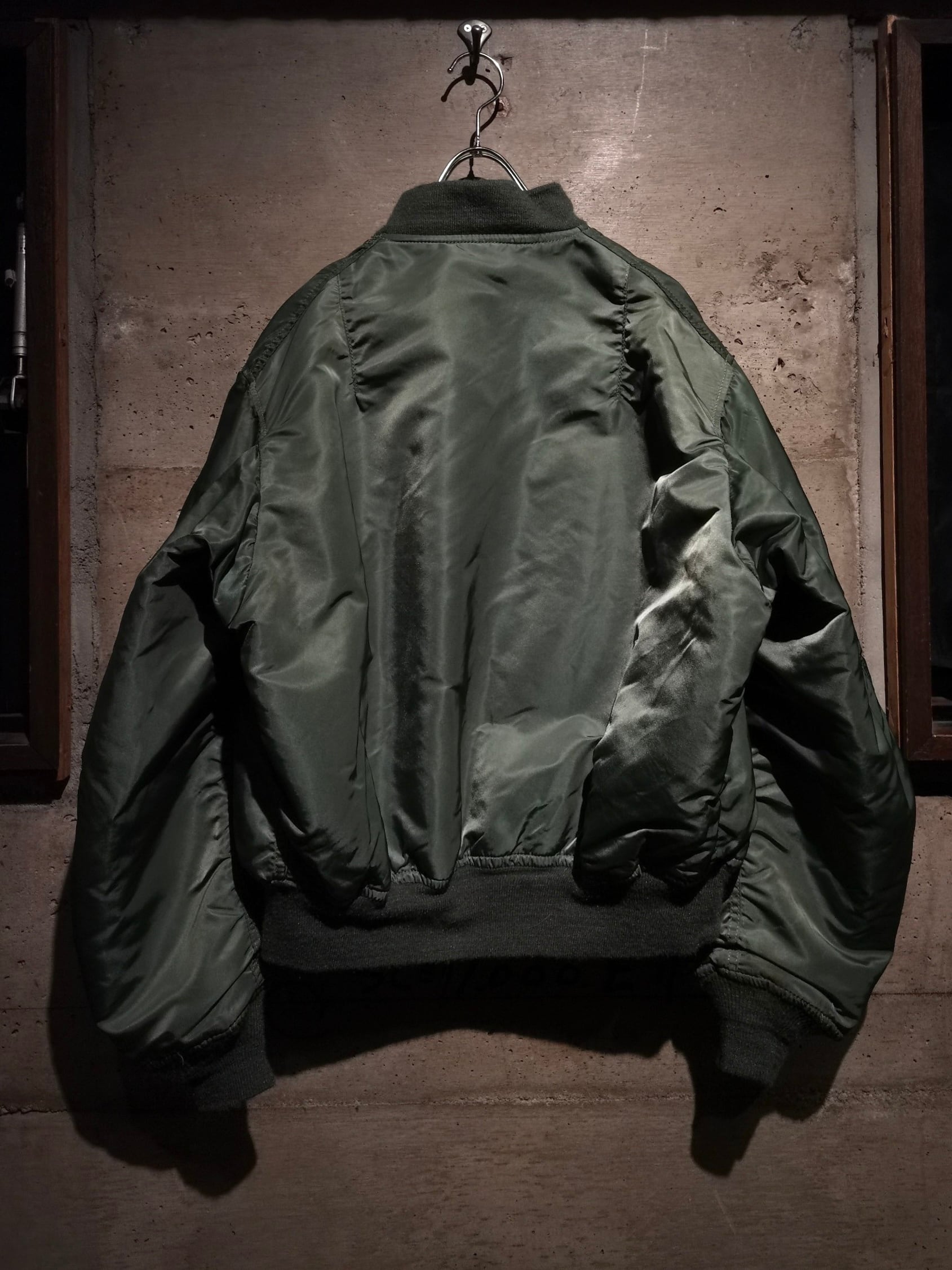 Caka】“ALPHA INDUSTRIES” Vintage Pins Custom MA-1 Flight Jacket