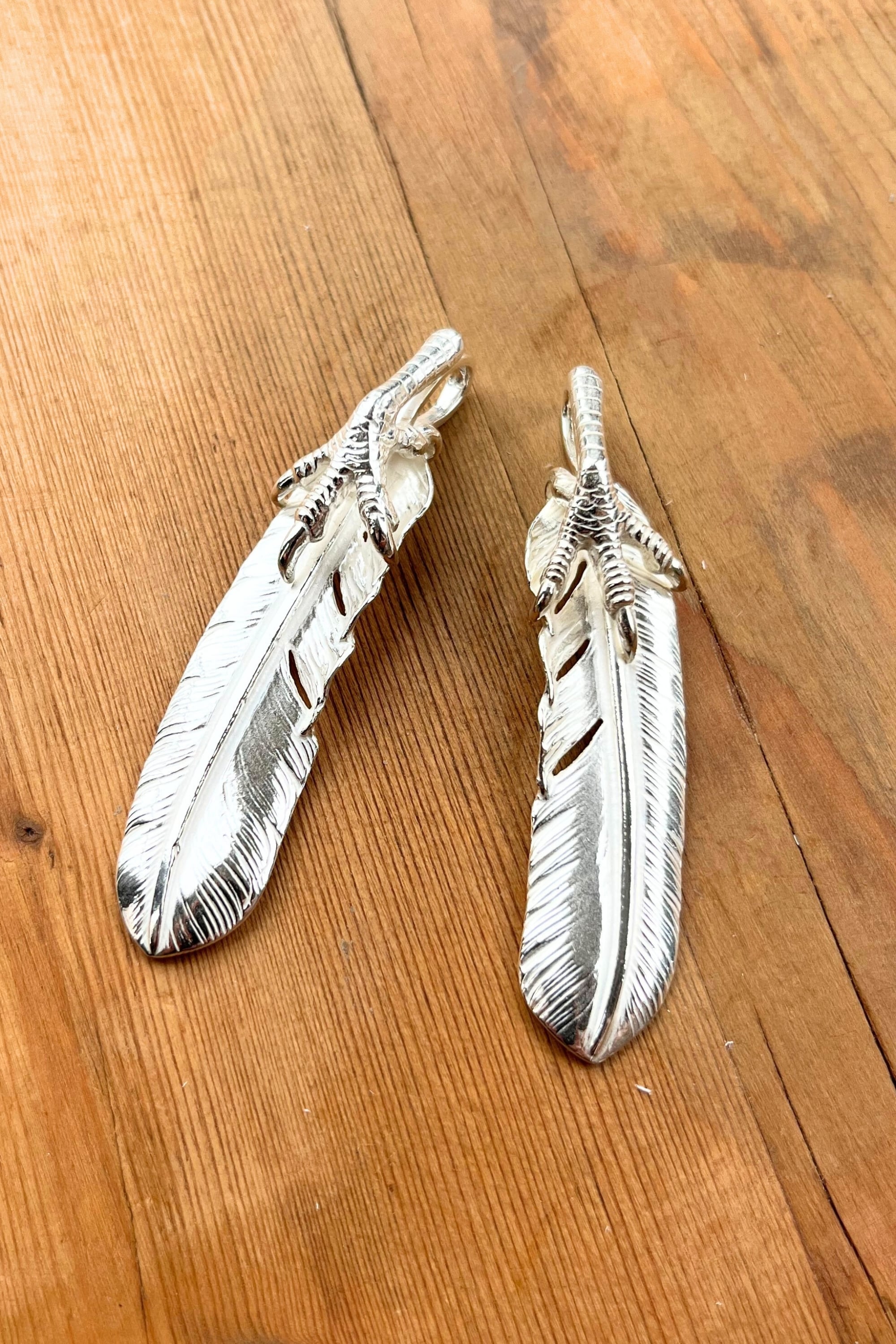 go64 銀爪付き特大フェザー ホワイトハーツ、ビーズ革紐カスタム