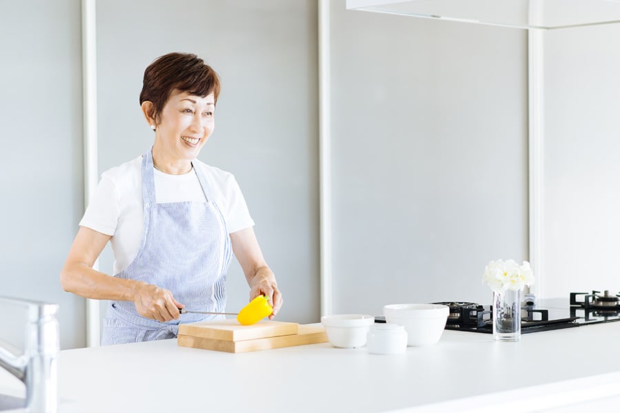 料理家・松田美智子さんの「栓の木 小さなかつお節削り」 | 天然生活