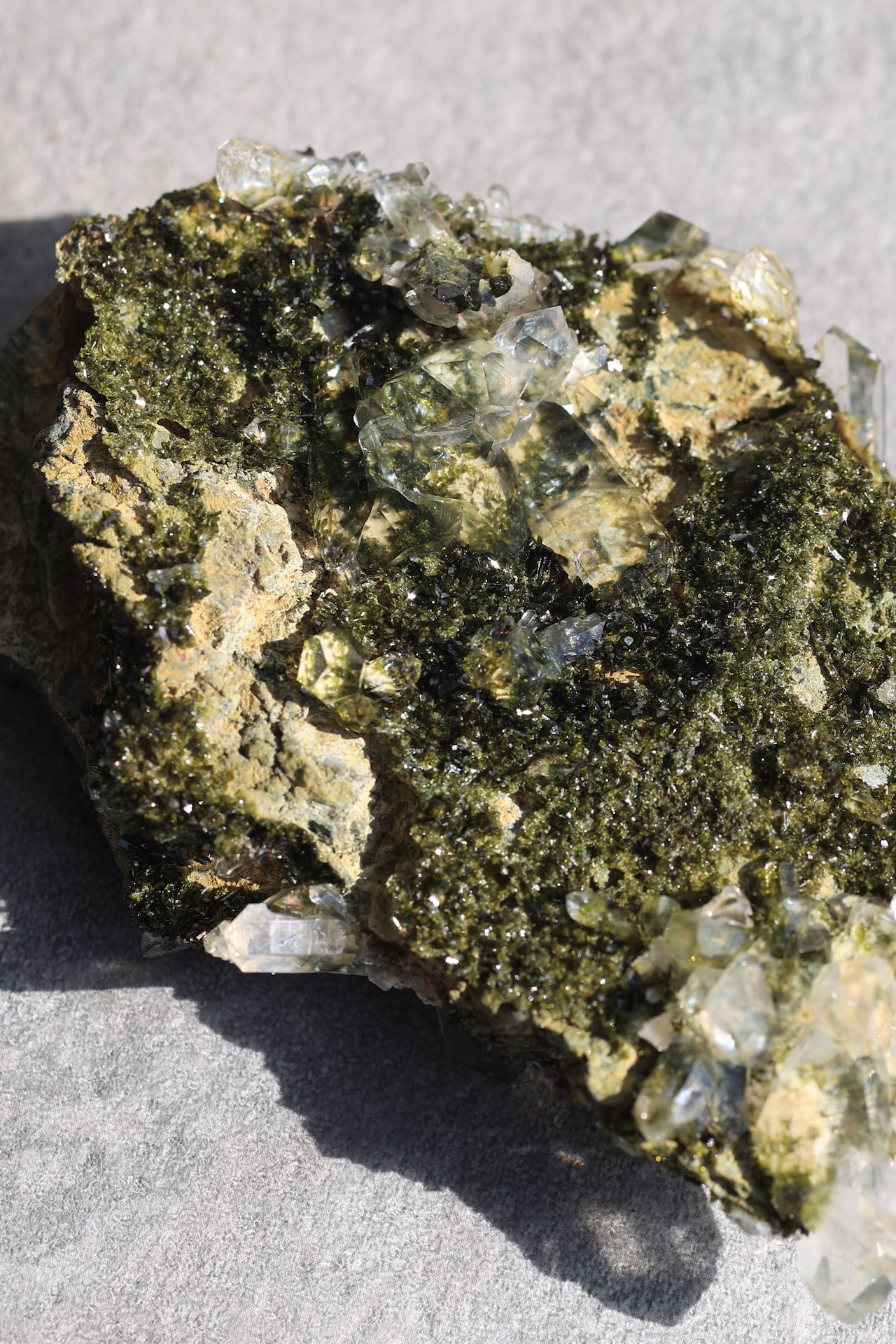 エピドート「森の神秘」Epidote|天然石 原石 鉱物 パワーストーン | EP-H-001