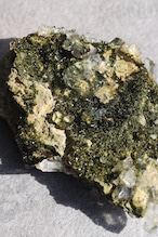 エピドート「森の神秘」Epidote|天然石 原石 鉱物 パワーストーン | EP-H-001