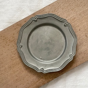 直径10㎝ ピューター花リムプレート2
