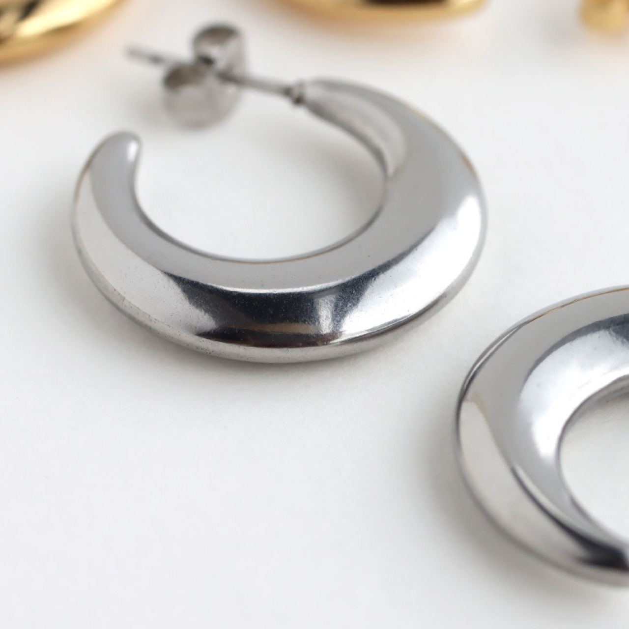 【ネコポス便送料無料】ピアス フラットフープピアス サージカルステンレス 18K つけっぱなし 金アレ対応 レディース メンズ シンプル シルバー ゴールド フラット 2121