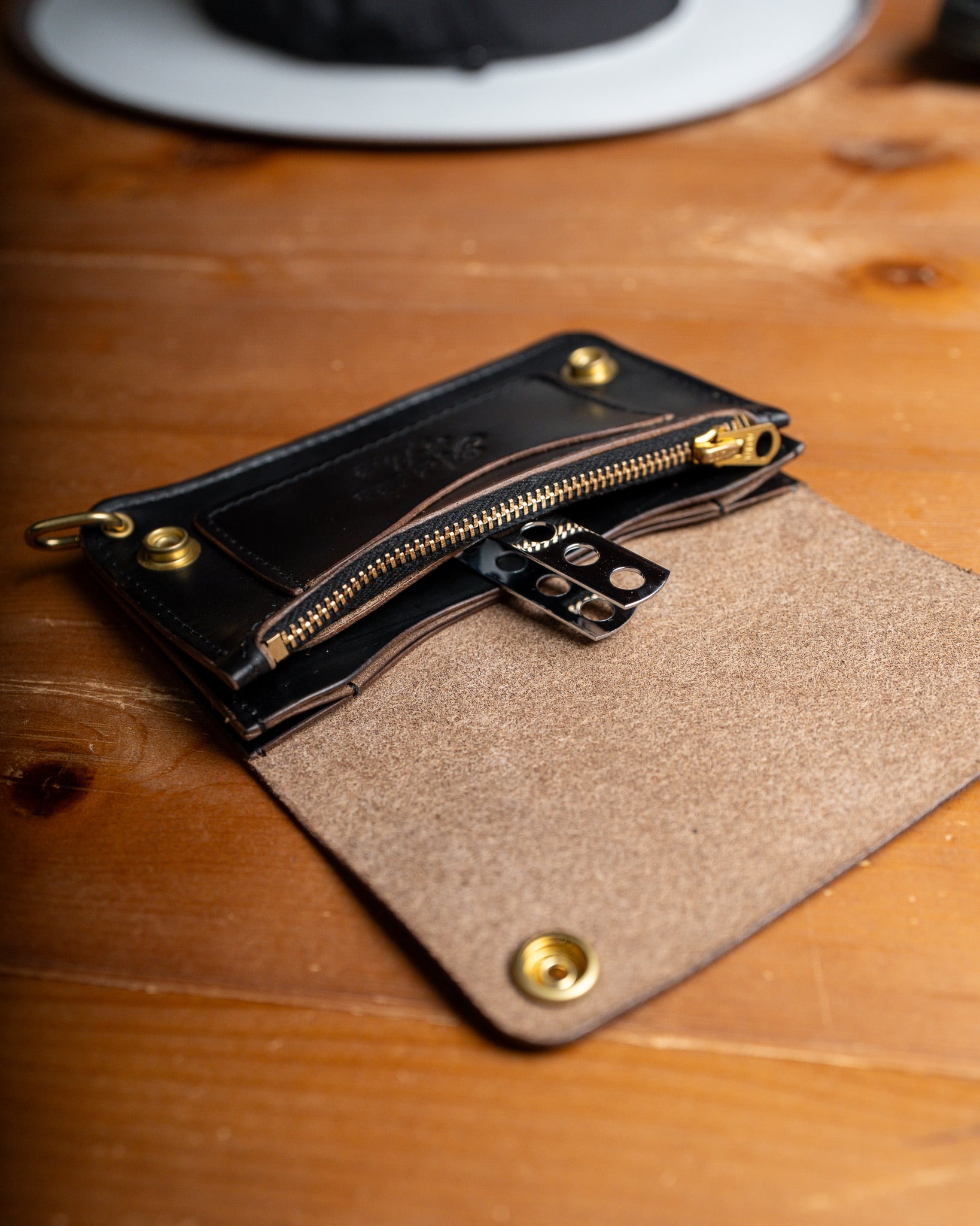 Additive and Line】Middle Tracker Wallet TWM-004 Horween