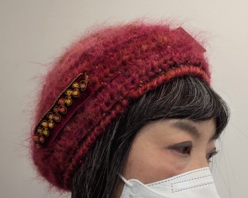 ふんわりモヘアとファンシーヤーンの帽子（赤系）