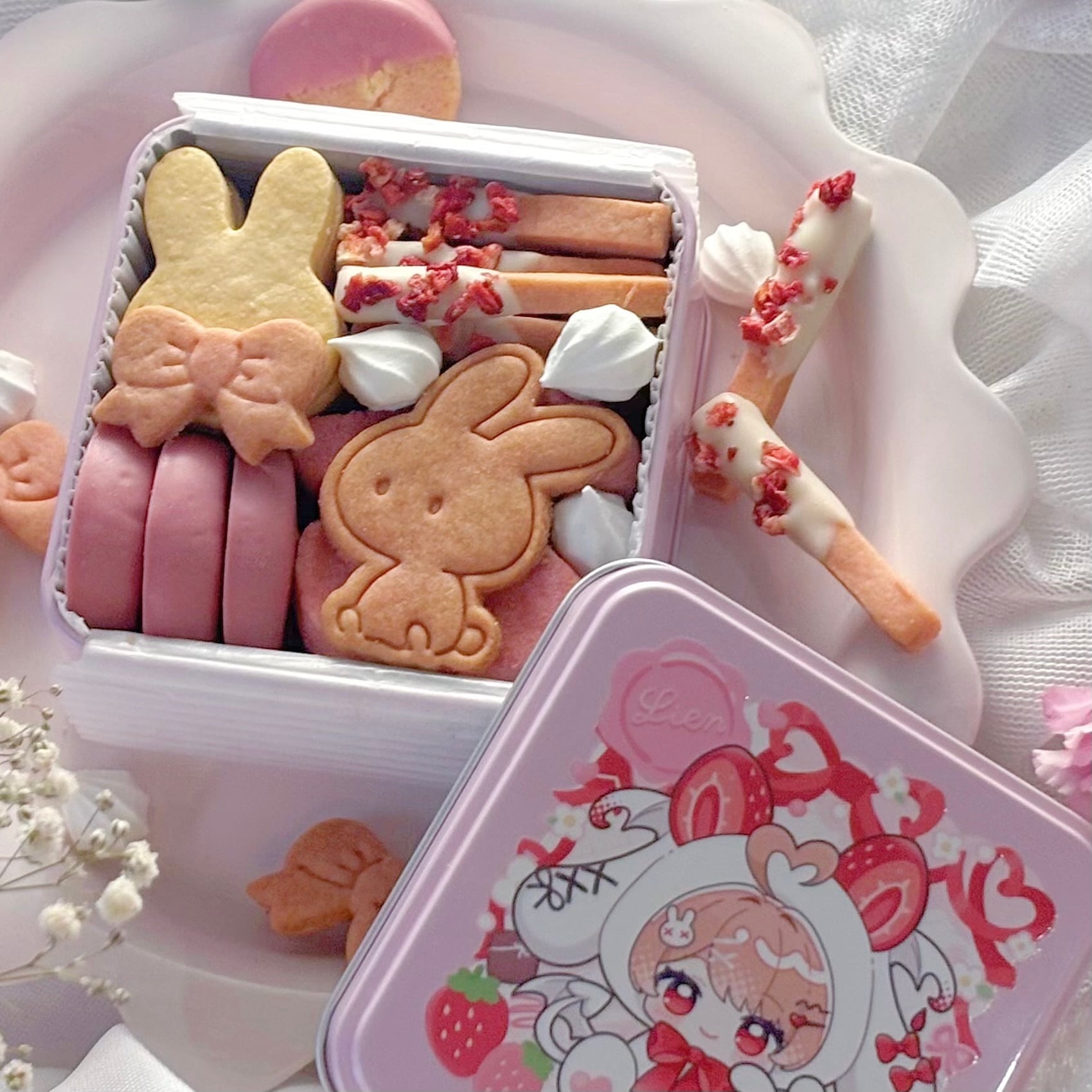 いちごとうさぎのクッキー缶 | online pâtisserie Lien
