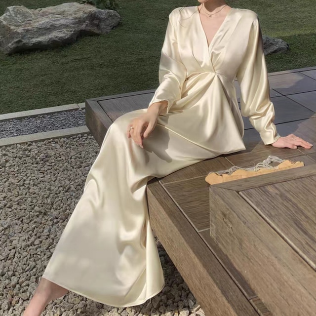 V-neck long sleeve dress　260307