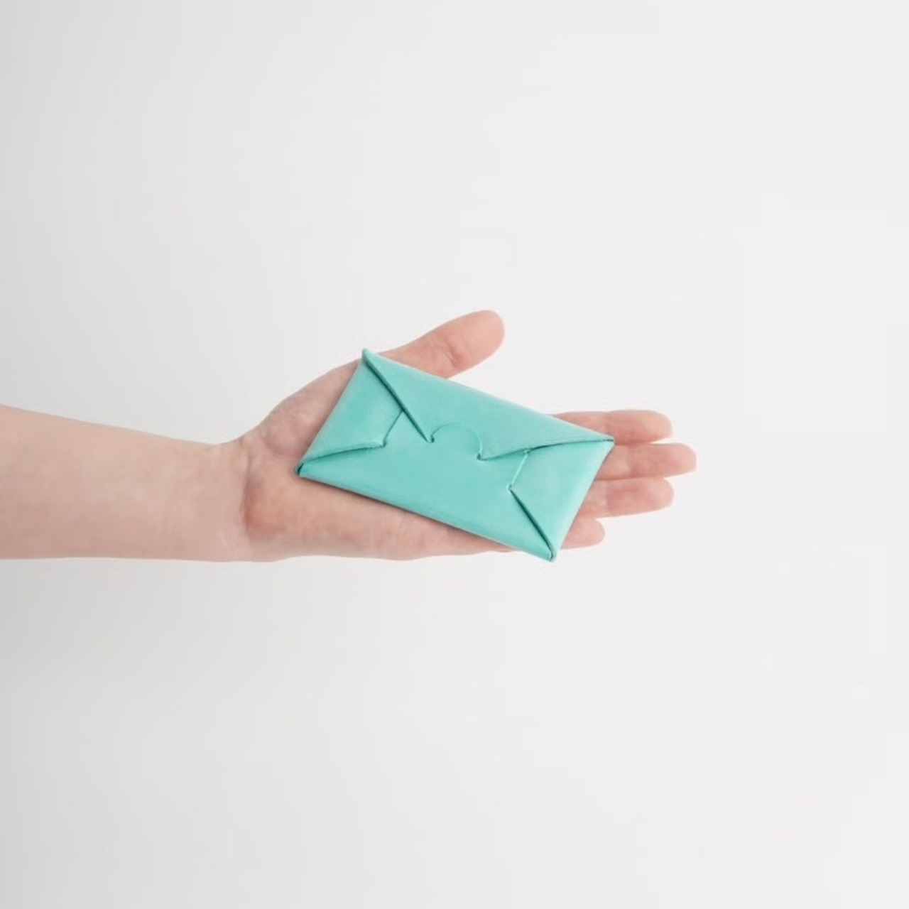 i ro se SEAMLESS "WAXED LEATHER" CARD CASE ICE BLUE