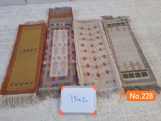 絨毯クエスト79【No.228】（画像右）織りたてギャッベ　※現在、こちらの商品はイランに置いてあります。ご希望の方は先ずは在庫のご確認をお願いします。