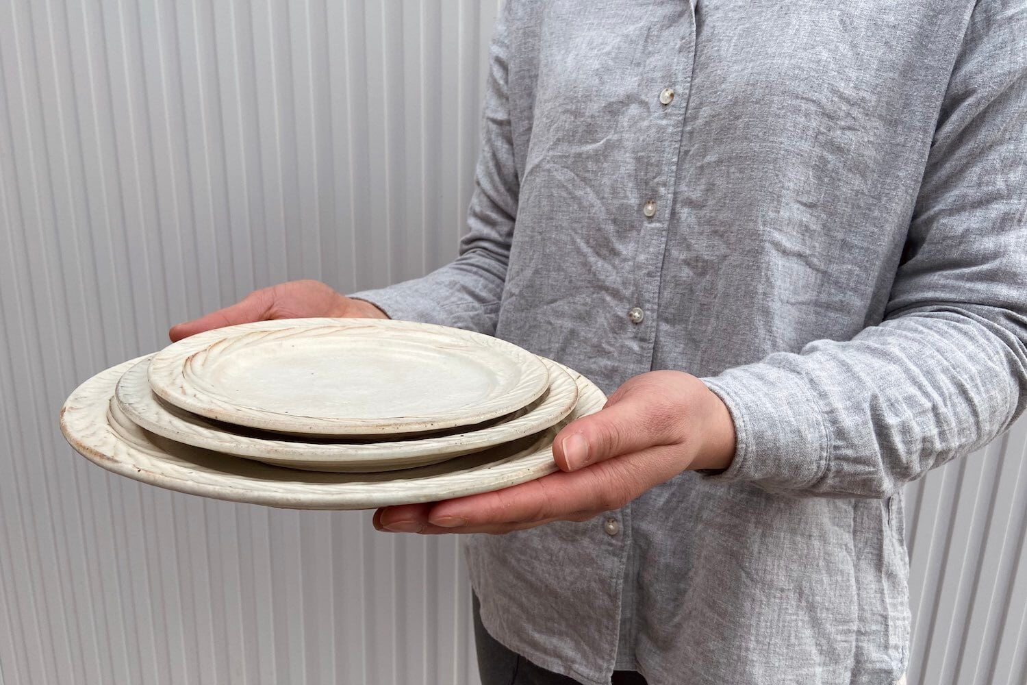 鉄散 リーフリム皿 7寸 | 古谷製陶所