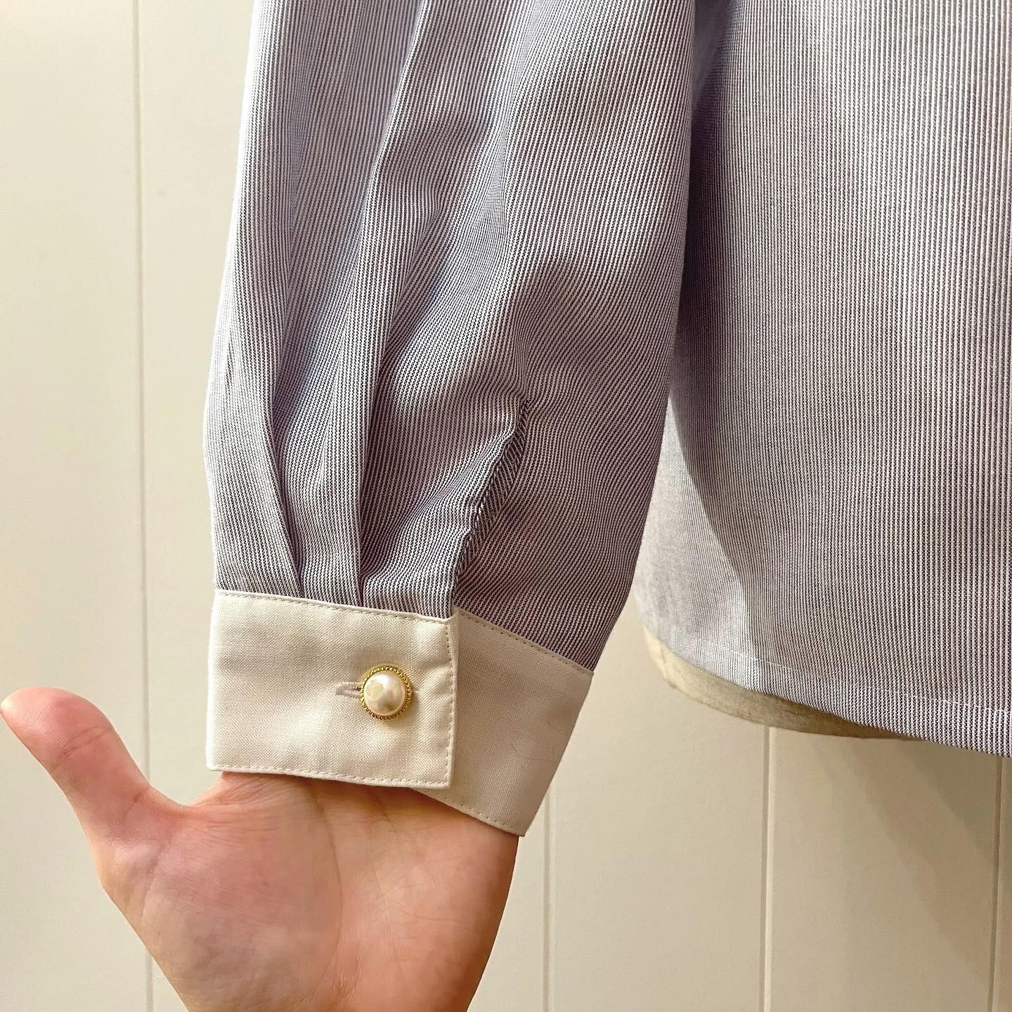 beads dogs pocket white collar shirt