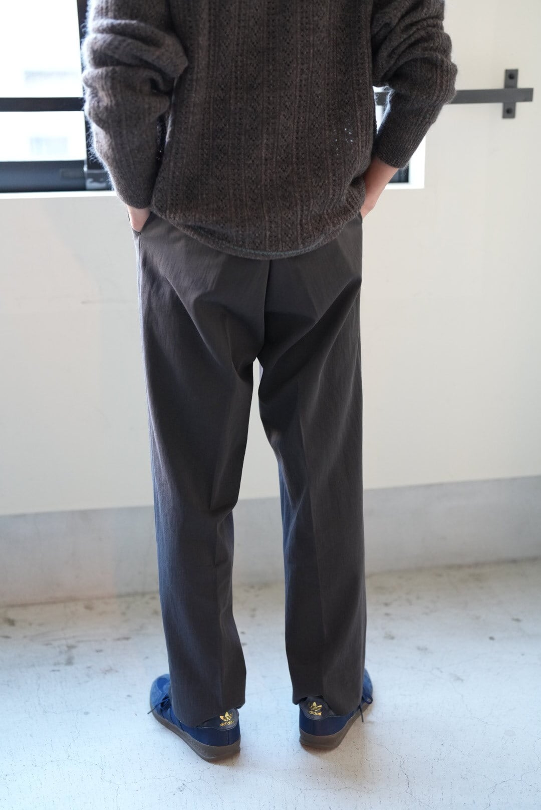 MAATEE&SONS CHINO TROUSER -GRAYSHAMBRAY- | TOMMY'S KURAMAE