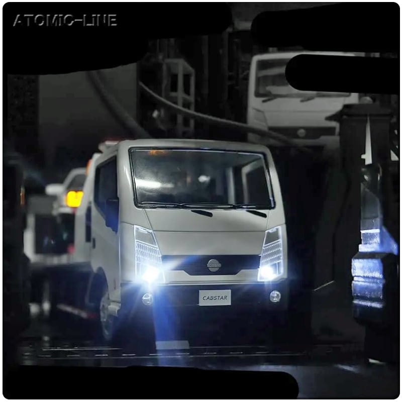 NISSAN キャリアカー 1/32 ミニカー 全3色 ライト点灯 エンジン