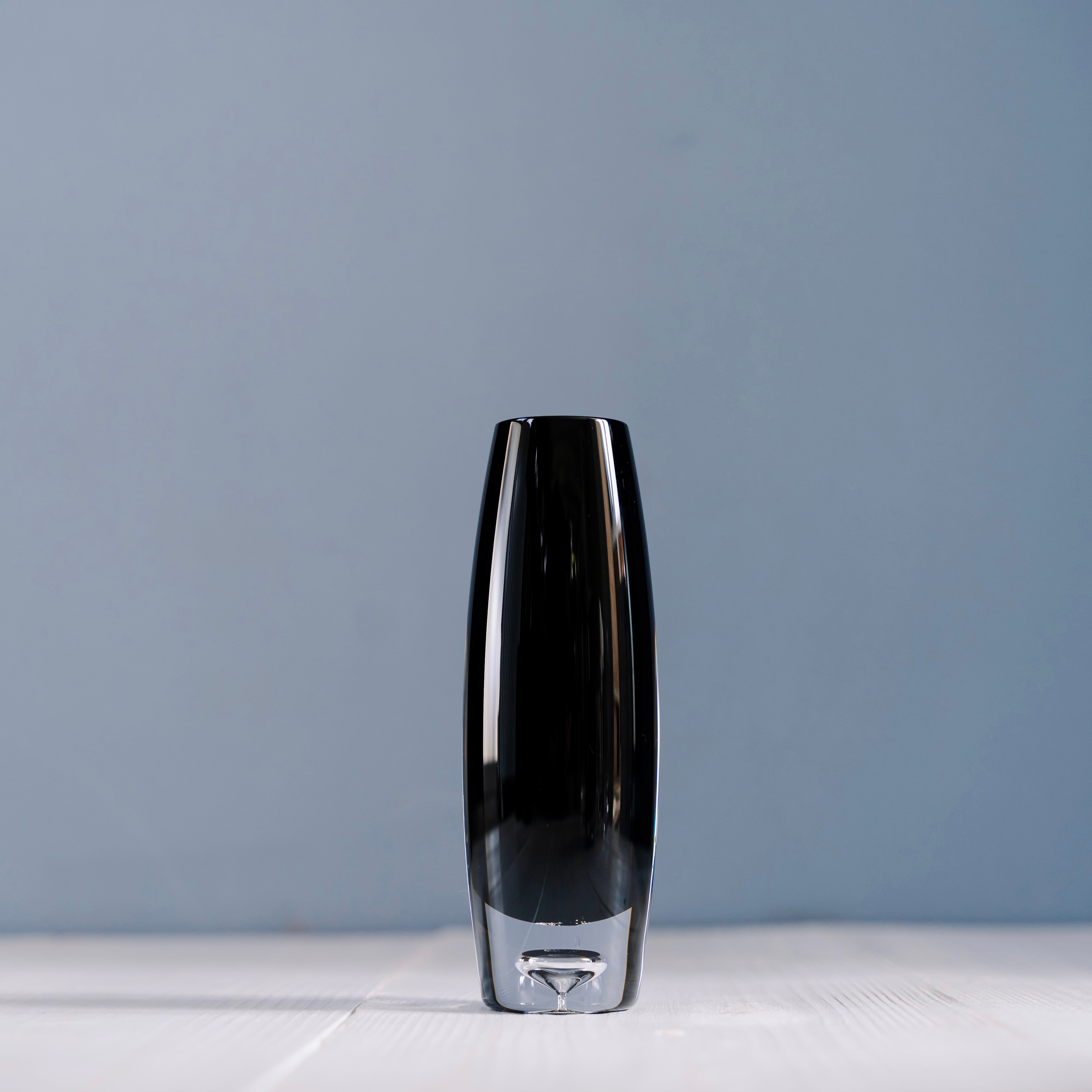 アンティーク　黒色ガラス　一輪挿し　ブラック アンティーク 黒色ガラス 一輪挿し ブラック アンティーク 黒色ガラス