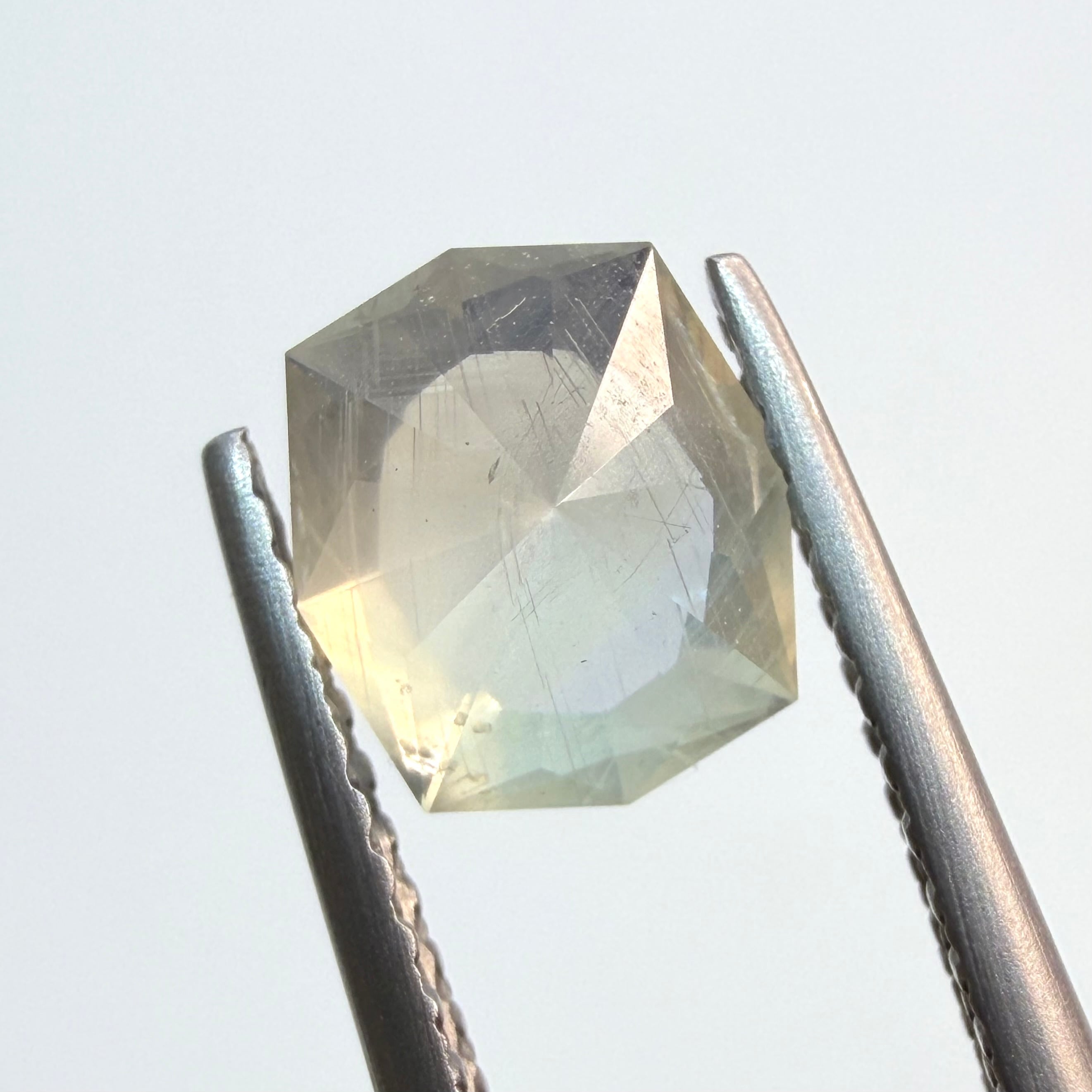 唯一無二の神秘的なサファイア