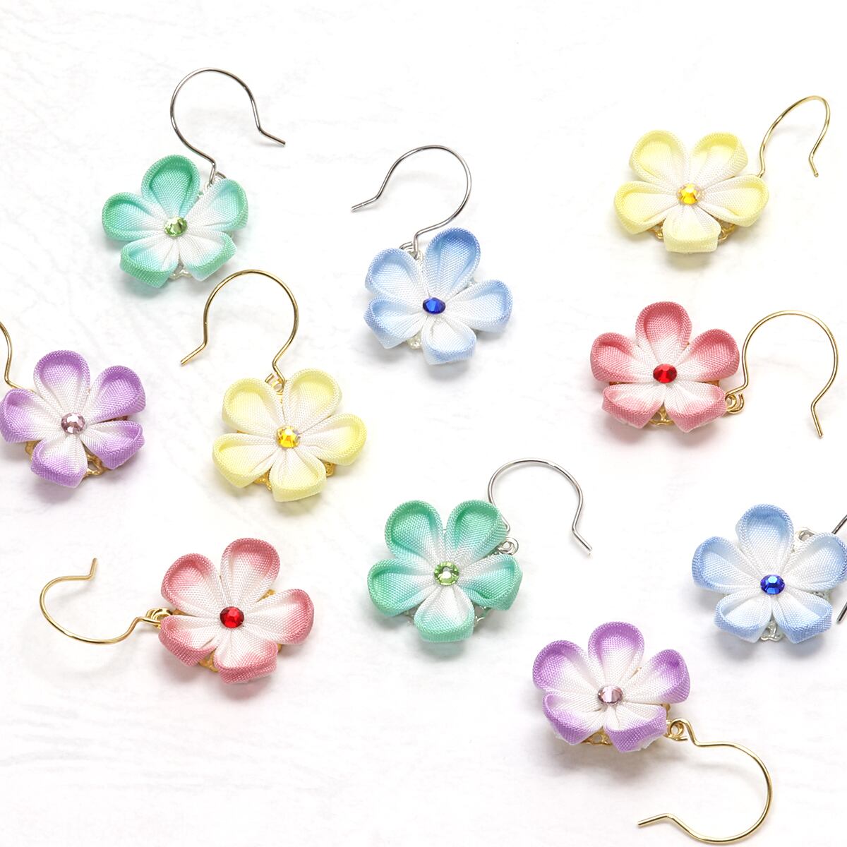 つまみ細工小花のピアス＜ハニーイエロー＞ イヤリングに無料交換