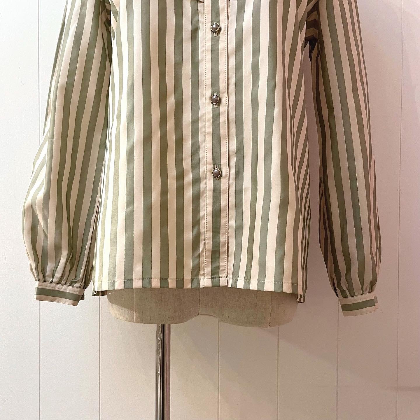 melon gold line stripe frill blouse