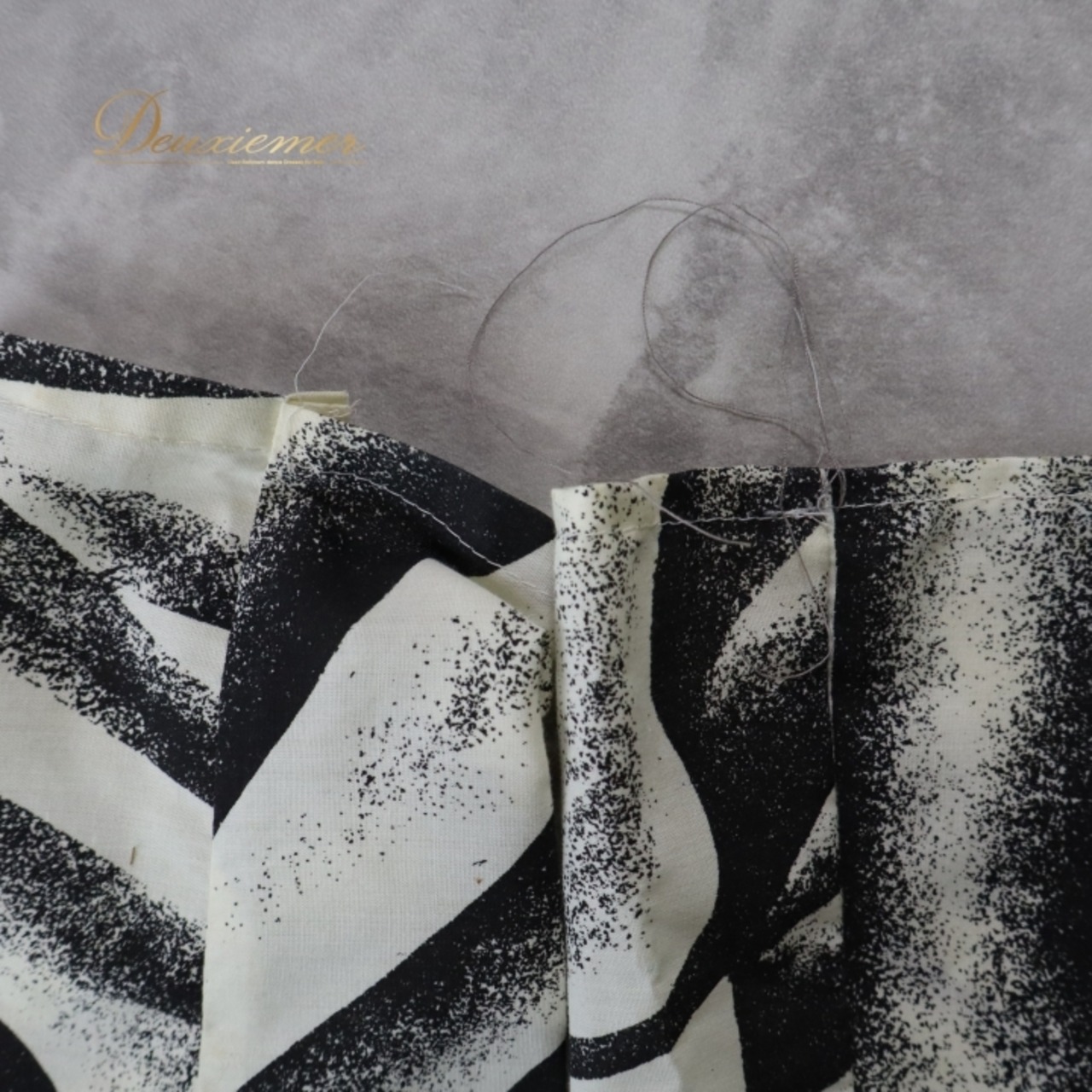 フラダンス 衣装 ワンピース ドレス ホワイト系 モンステラ柄 植物柄 ハワイアンプリント ハワイアン アロハ フラ ダンス レッスン 練習 フリル 付け袖 袖付き セット ブラック系 白 黒 華やか かわいい おしゃれ 上品 大人っぽい モノトーン フラダンス レッスン用ドレス エレガント ふんわり おしゃれ着