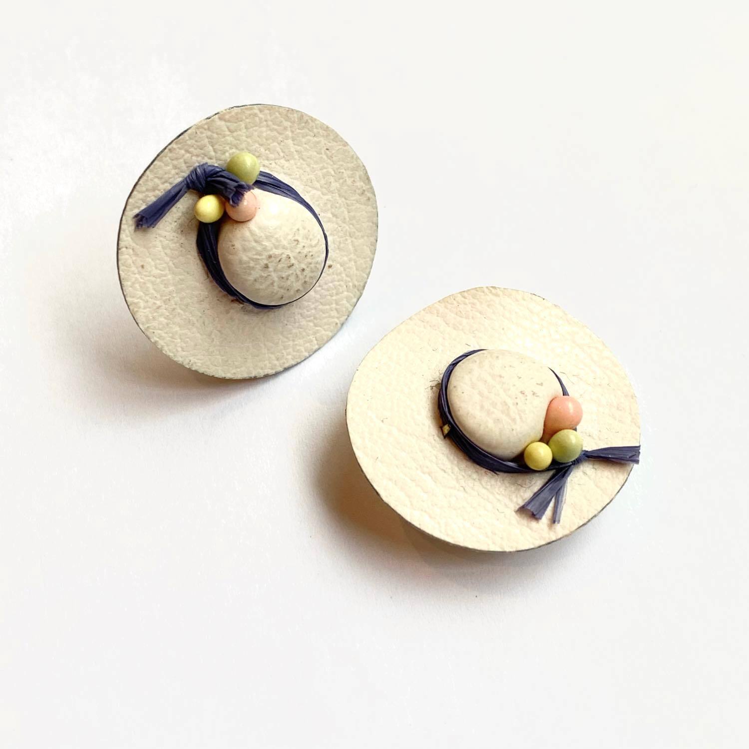 フランスヴィンテージ ボタン 2WAY イヤリング 白 ハンドメイド カメオ