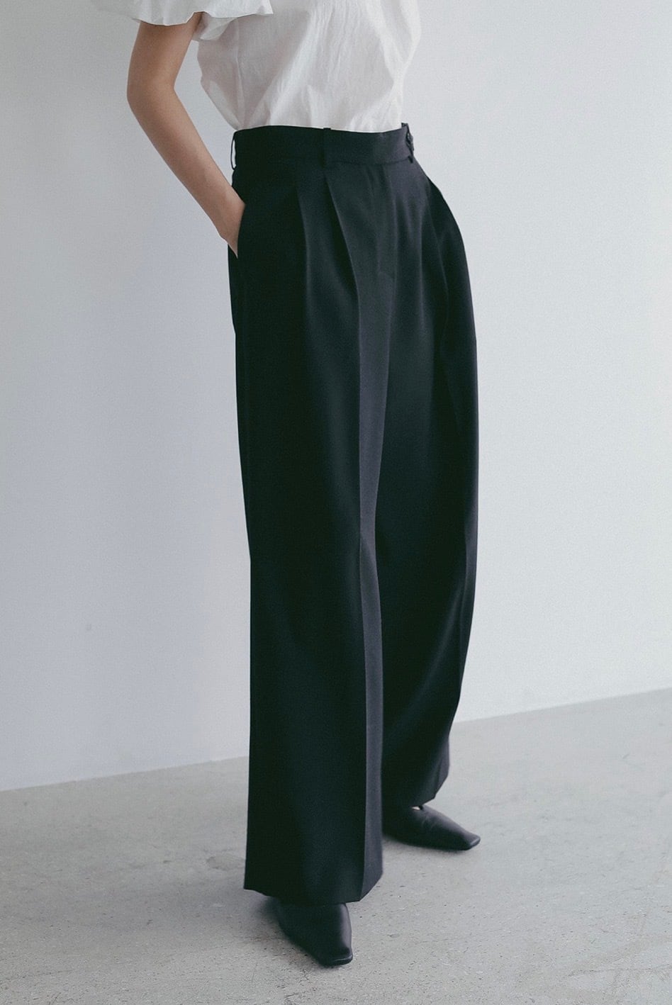 MANOF: SKIRT SET RELAX PANTS | Treasure Planet