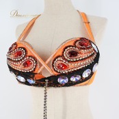 ベリーダンス オリエンタル 衣装 上下セット オレンジ系 ラインストーン ビーズ 赤 黒 伸縮 ストレッチ 華やか トップス スカート 煌びやか キラキラ 装飾 豪華 ダンス衣装 ステージ衣装 ゴージャス レッド系 ブラック系 シルバー系