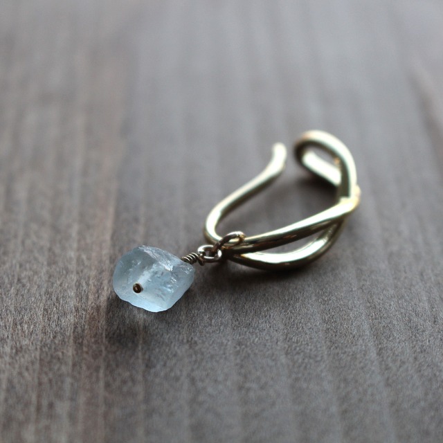 ブルートパーズ＜原石＞のイヤーカフ