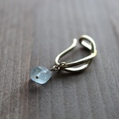 ブルートパーズ<原石>のイヤーカフ