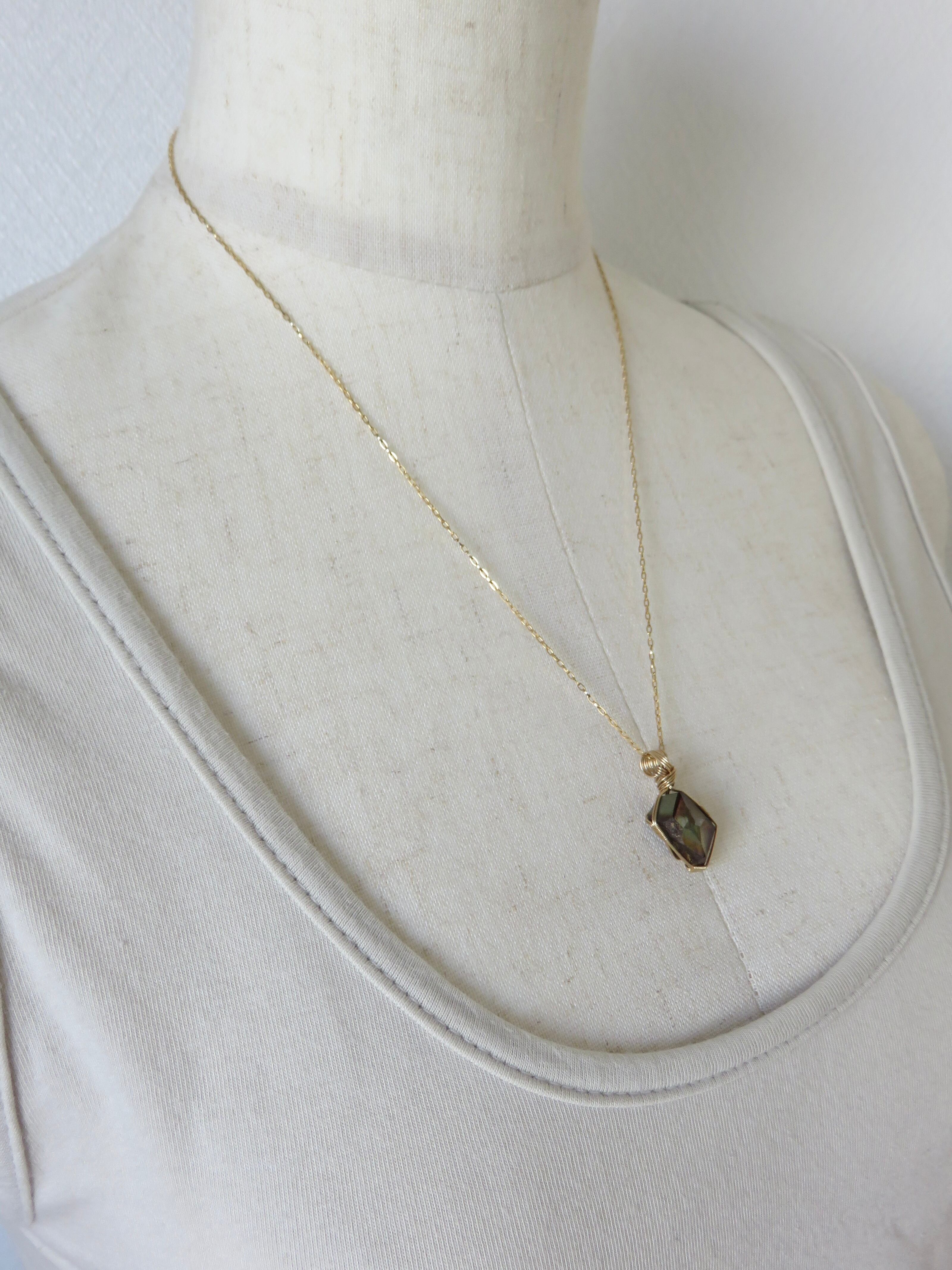 萌】奈良県天川村産レインボーガーネット(12.4ct)女神巻き