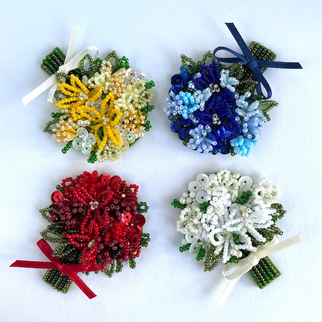 カラーが選べる花束のビーズ刺繍ブローチ