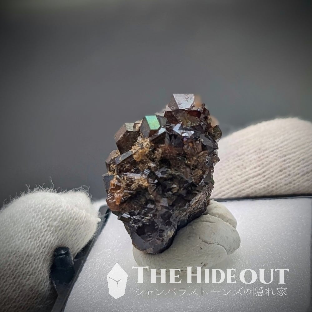 日本国産鉱物標本063 奈良県吉野郡天川村行者還岳レインボーガーネット