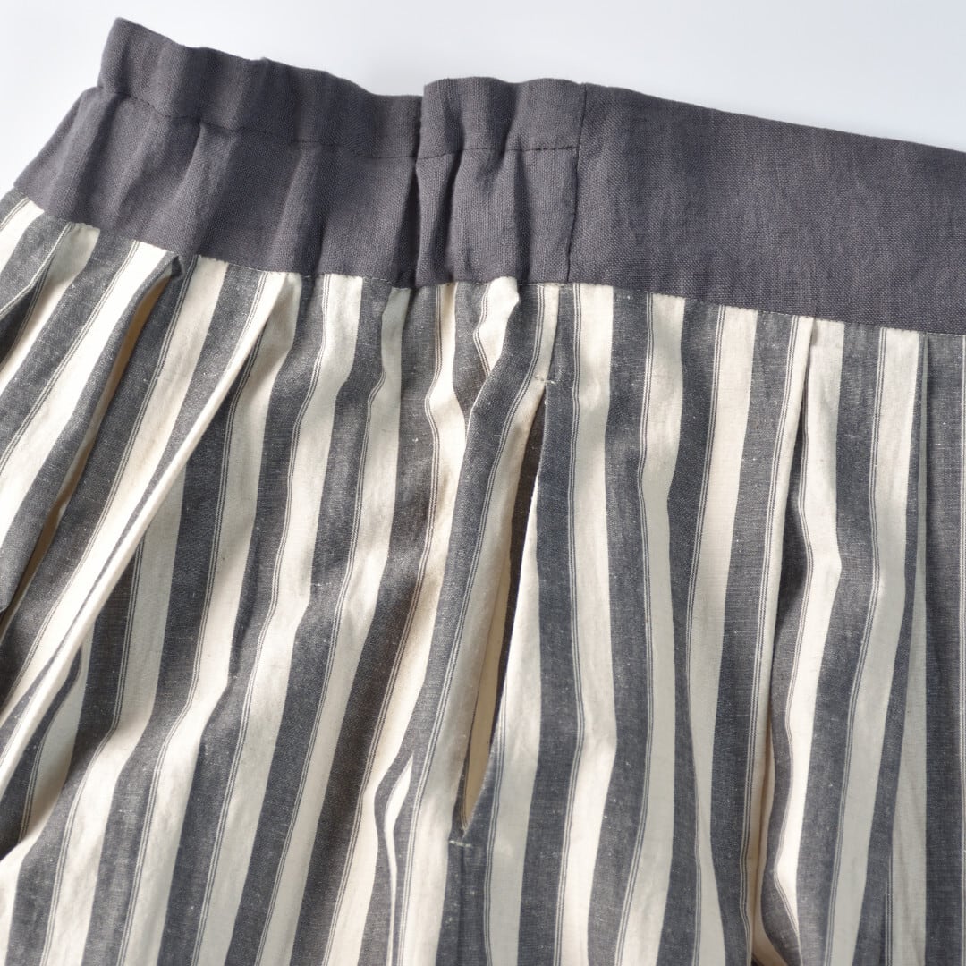 MAGALI マガリ ウォッシュドコットンリネン・アンティーク・スカート・ブラックストライプ ふんわりとしたシルエットで、裾の切り替えがデザインのポイントになっております。【送料無料】
