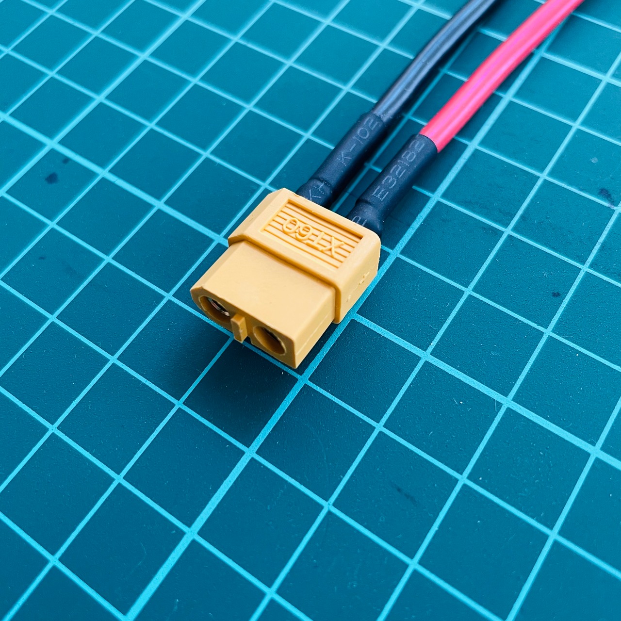 ◇ミニ四駆「XT60-単3」バッテリーホルダー RC ラジコン 充電 14AWG 2 