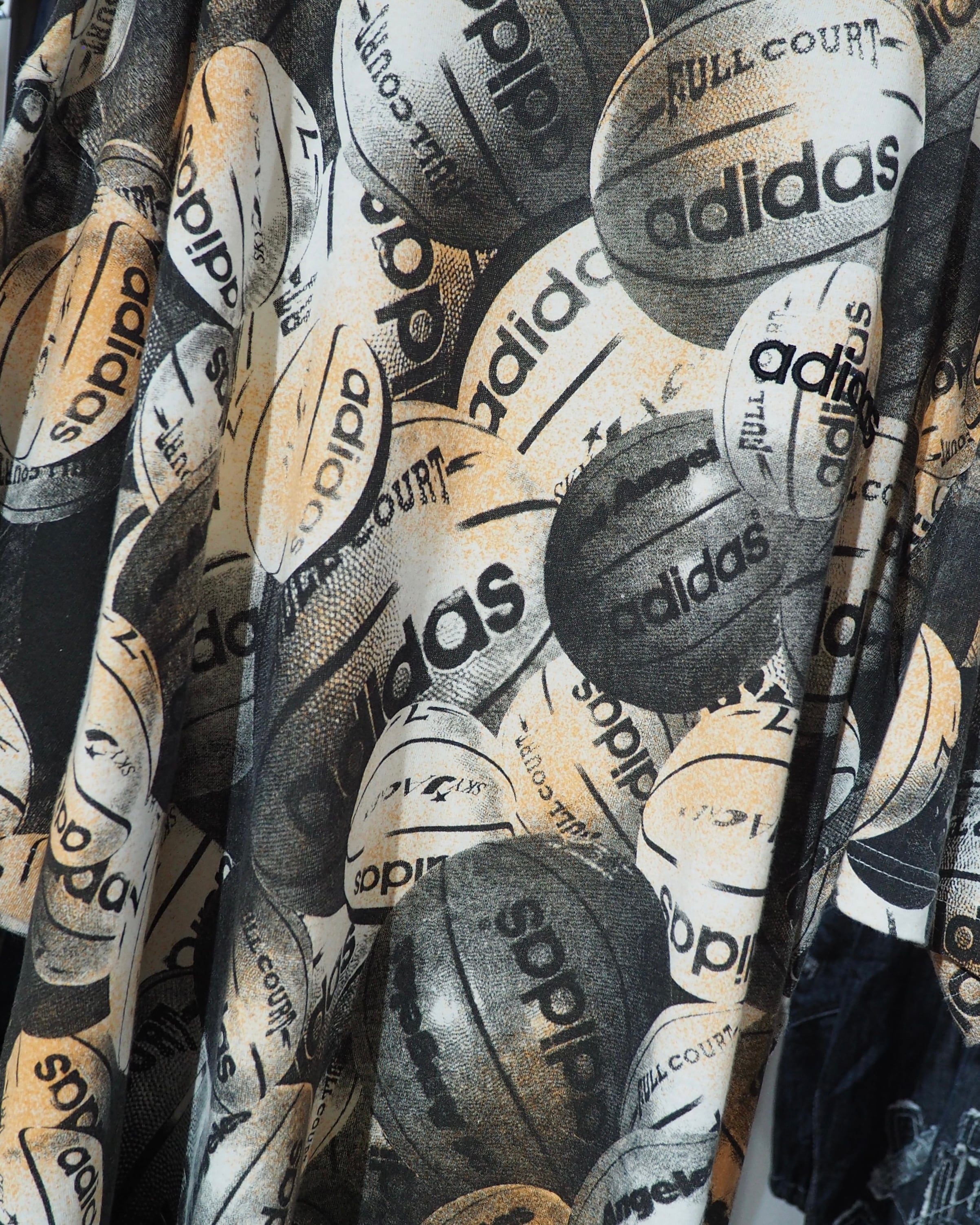 1990s ” Old adidas ” Many Many Basketball printed vintage loose SS Tee