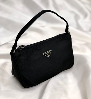 PRADA 　プラダ　ロゴプレート　ナイロン　ミニバッグ　ハンドバッグ　ブラック　vintage　ヴィンテージ　オールド　egr3di