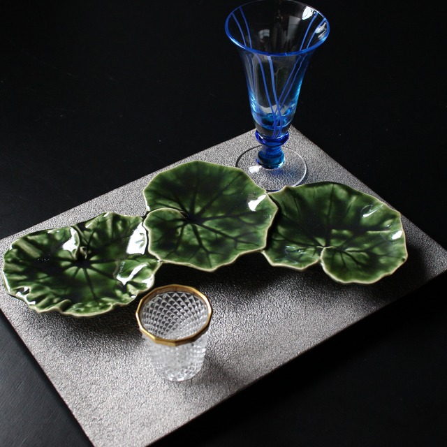 織部　三連ツワの葉　アミューズ皿